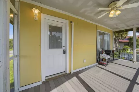 Exterior - 1041 Pine Way NE, Okeechobee, FL 34974 photo 6 of 7