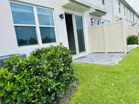 Exterior - 3949 SE Mentmore Ln, Stuart, FL 34997 photo 3 of 4