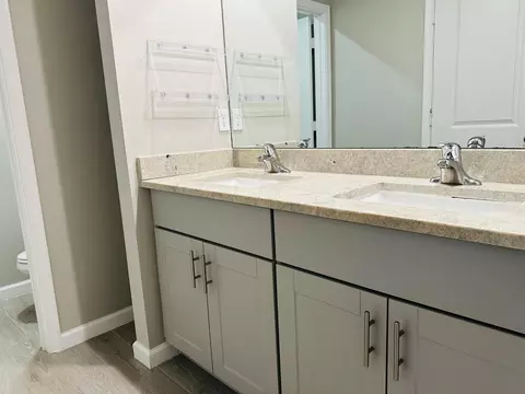 Bath - 3949 SE Mentmore Ln, Stuart, FL 34997 photo 3 of 4
