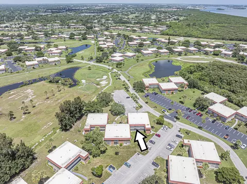50 Woodland Dr #202, Vero Beach, FL 32962