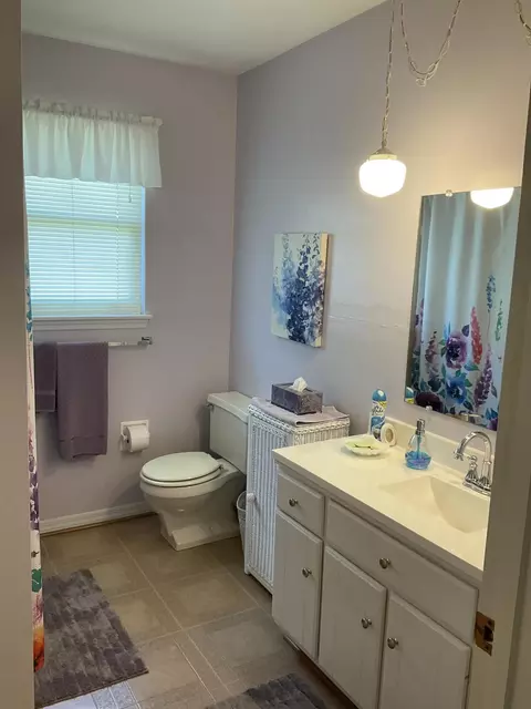 Bath - 2438 SE 32nd St, Okeechobee, FL 34974 photo 1 of 4