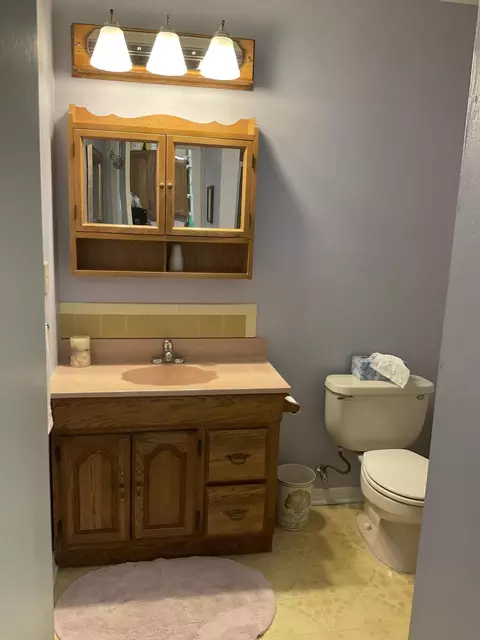 Bath - 2438 SE 32nd St, Okeechobee, FL 34974 photo 3 of 4