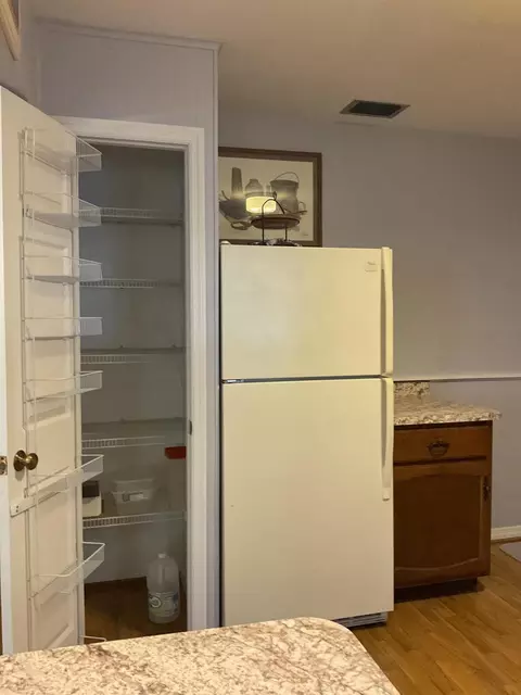 Kitchen - 2438 SE 32nd St, Okeechobee, FL 34974 photo 4 of 4
