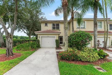 9650 Lago Dr, Boynton Beach, FL 33472