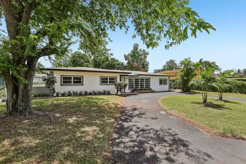 1040 NW 149th St, Miami, FL 33168