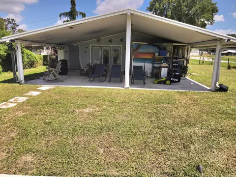Exterior - 2922 SE 28th St, Okeechobee, FL 34974 photo 2 of 4