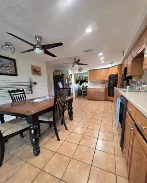 Kitchen - 2922 SE 28th St, Okeechobee, FL 34974 photo 2 of 2