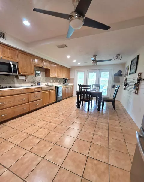 Kitchen - 2922 SE 28th St, Okeechobee, FL 34974 photo 1 of 2