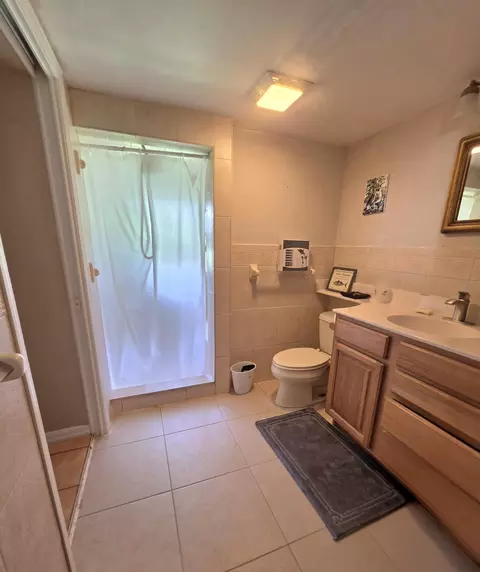 Bath - 2922 SE 28th St, Okeechobee, FL 34974 photo 1 of 2