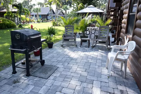 Exterior - 8364 Us-441, Okeechobee, FL 34974 photo 5 of 8
