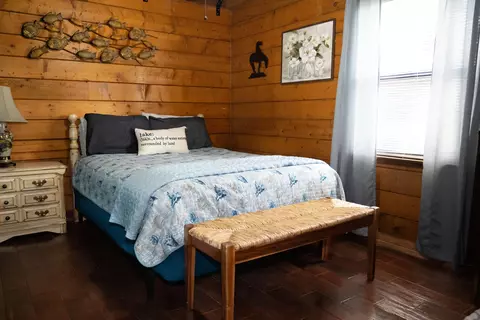 Bedroom - 8364 Us-441, Okeechobee, FL 34974 photo 1 of 4