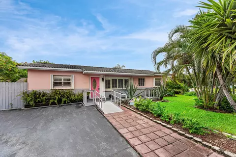 1010 SW 6th Ave, Deerfield Beach, FL 33441