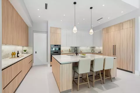 Kitchen - 2265 NE 30th Ct, Lighthouse Point, FL 33064 photo 3 of 5
