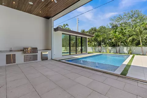 Exterior - 2265 NE 30th Ct, Lighthouse Point, FL 33064 photo 3 of 9