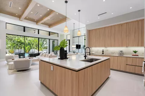 Kitchen - 2265 NE 30th Ct, Lighthouse Point, FL 33064 photo 4 of 5