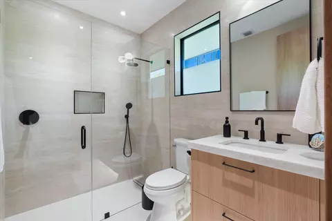 Bath - 2265 NE 30th Ct, Lighthouse Point, FL 33064 photo 3 of 5