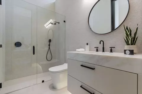 Bath - 2265 NE 30th Ct, Lighthouse Point, FL 33064 photo 1 of 5
