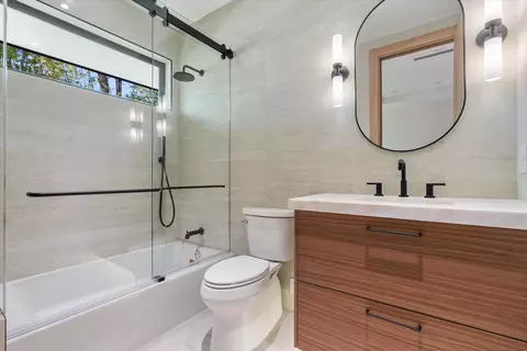 Bath - 2265 NE 30th Ct, Lighthouse Point, FL 33064 photo 5 of 5