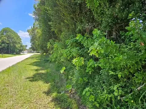 1762 SW Cochran St, Port St Lucie, FL 34953