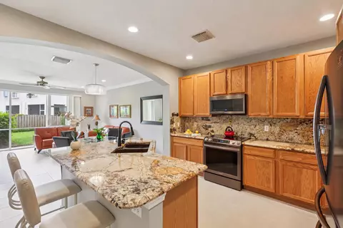 9070 Tremezzo Ln, Boynton Beach, FL 33472