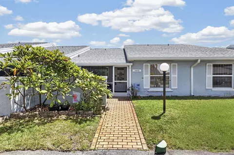 4450 Lucerne Villas Ln, Lake Worth, FL 33467