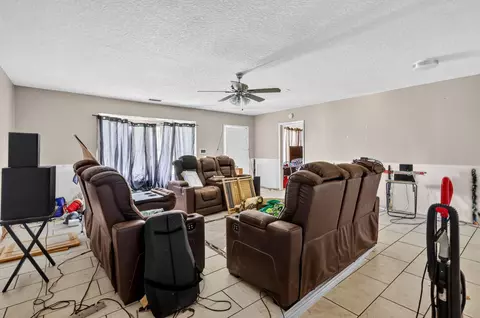 Living - 4044 SE 29th Ct, Okeechobee, FL 34974 photo 2 of 2