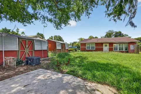 Exterior - 4044 SE 29th Ct, Okeechobee, FL 34974 photo 3 of 8