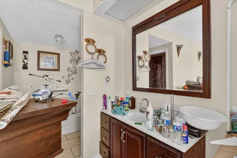 Bath - 4044 SE 29th Ct, Okeechobee, FL 34974 photo 2 of 3