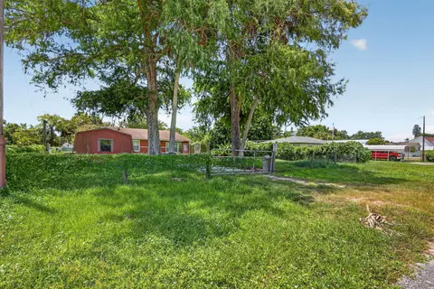 Exterior - 4044 SE 29th Ct, Okeechobee, FL 34974 photo 5 of 8