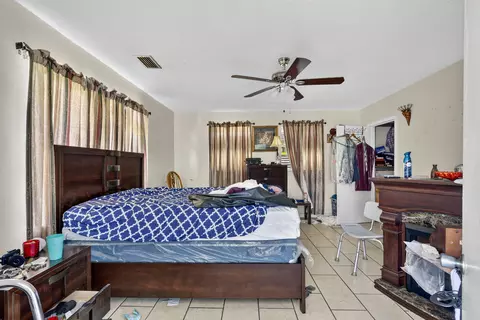 Bedroom - 4044 SE 29th Ct, Okeechobee, FL 34974 photo 2 of 4