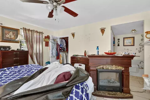Bedroom - 4044 SE 29th Ct, Okeechobee, FL 34974 photo 3 of 4