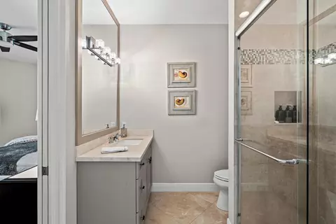 Bath - 2520 NE 35th St, Lighthouse Point, FL 33064 photo 3 of 6
