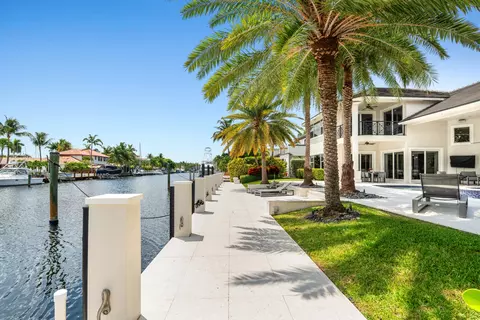 Exterior - 2520 NE 35th St, Lighthouse Point, FL 33064 photo 7 of 9