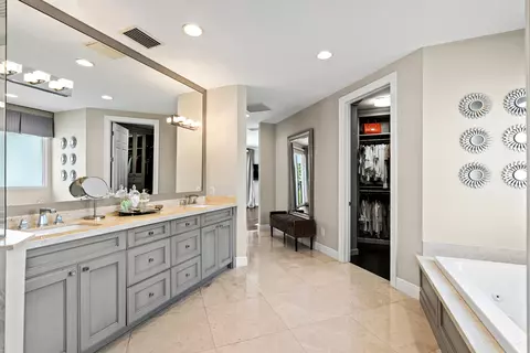 Bath - 2520 NE 35th St, Lighthouse Point, FL 33064 photo 4 of 6