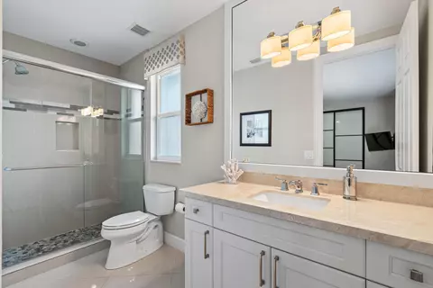 Bath - 2520 NE 35th St, Lighthouse Point, FL 33064 photo 6 of 6