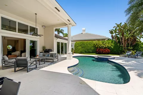 Exterior - 2520 NE 35th St, Lighthouse Point, FL 33064 photo 6 of 9