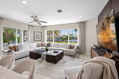 Living - 2520 NE 35th St, Lighthouse Point, FL 33064 photo 5 of 6