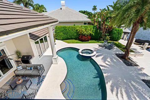 Exterior - 2520 NE 35th St, Lighthouse Point, FL 33064 photo 5 of 9