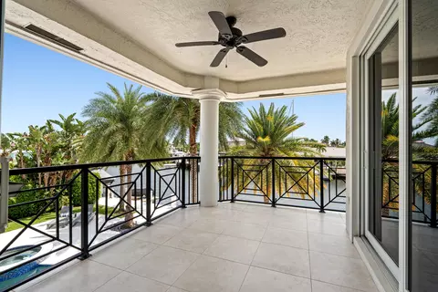 Exterior - 2520 NE 35th St, Lighthouse Point, FL 33064 photo 2 of 9