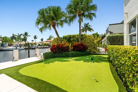 Exterior - 2520 NE 35th St, Lighthouse Point, FL 33064 photo 4 of 9