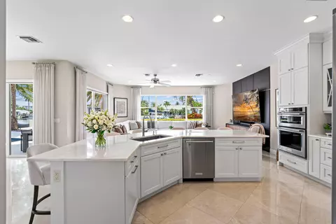 Kitchen - 2520 NE 35th St, Lighthouse Point, FL 33064 photo 3 of 5