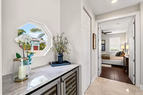 Entry Way - 2520 NE 35th St, Lighthouse Point, FL 33064 photo 2 of 4