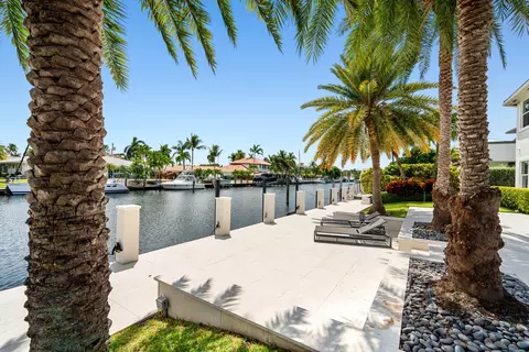 Exterior - 2520 NE 35th St, Lighthouse Point, FL 33064 photo 8 of 9