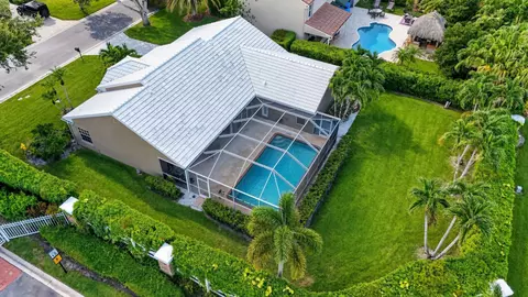 1011 Woodfield Cir, Palm Beach Gardens, FL 33418