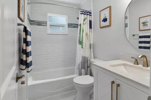 Bath - 4994 SE Pine Knoll Way, Stuart, FL 34997 photo 4 of 4