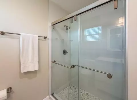 Bath - 4994 SE Pine Knoll Way, Stuart, FL 34997 photo 2 of 4