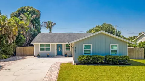 Exterior - 4994 SE Pine Knoll Way, Stuart, FL 34997 photo 5 of 20