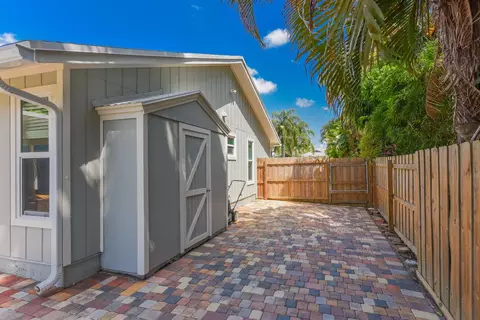 Exterior - 4994 SE Pine Knoll Way, Stuart, FL 34997 photo 15 of 20