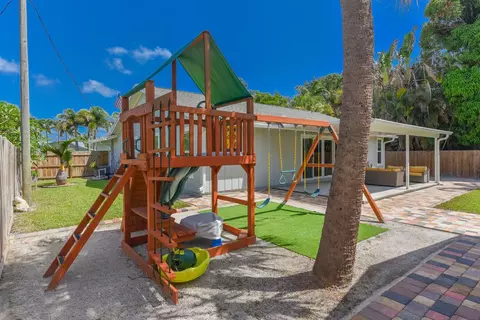 Exterior - 4994 SE Pine Knoll Way, Stuart, FL 34997 photo 18 of 20