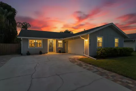 Exterior - 4994 SE Pine Knoll Way, Stuart, FL 34997 photo 4 of 20